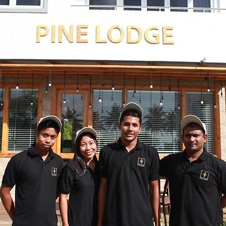 Pine Lodge Male Bagian luar foto