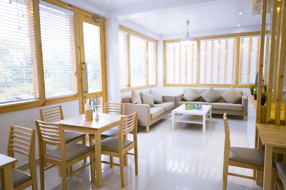 Pine Lodge Male Bagian luar foto