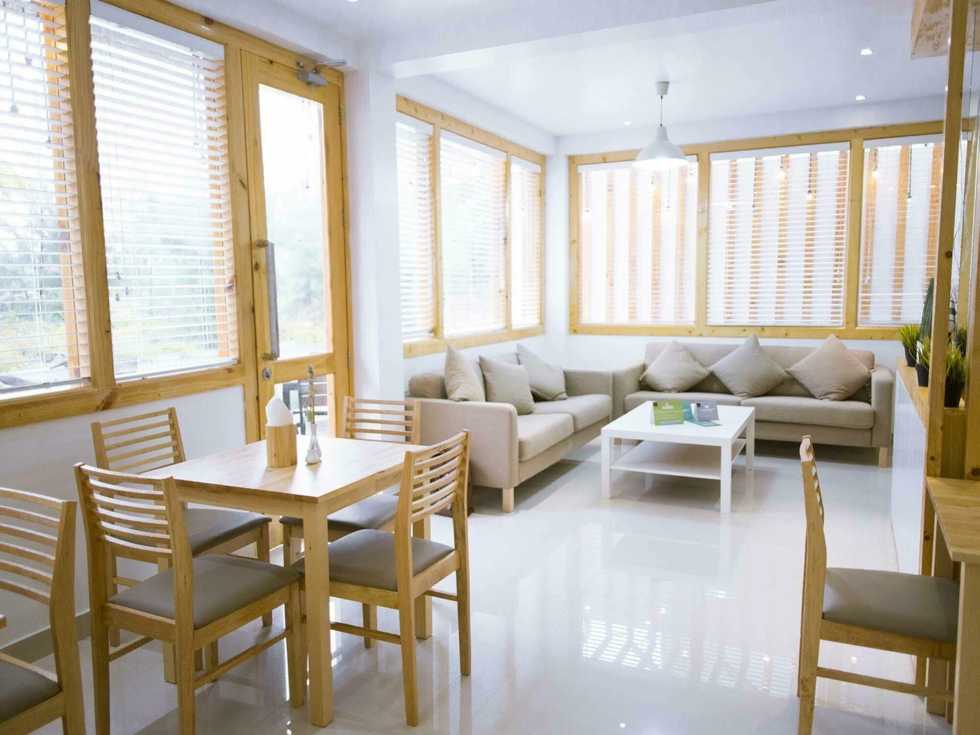 Pine Lodge Male Bagian luar foto